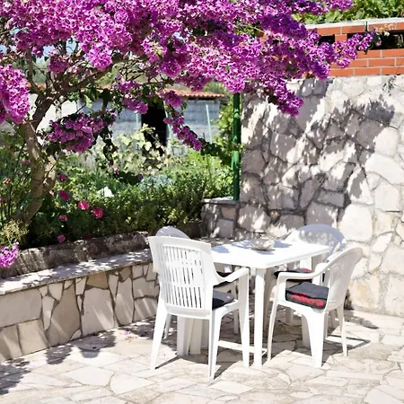 Fei Fei 2 Apartment Račišće